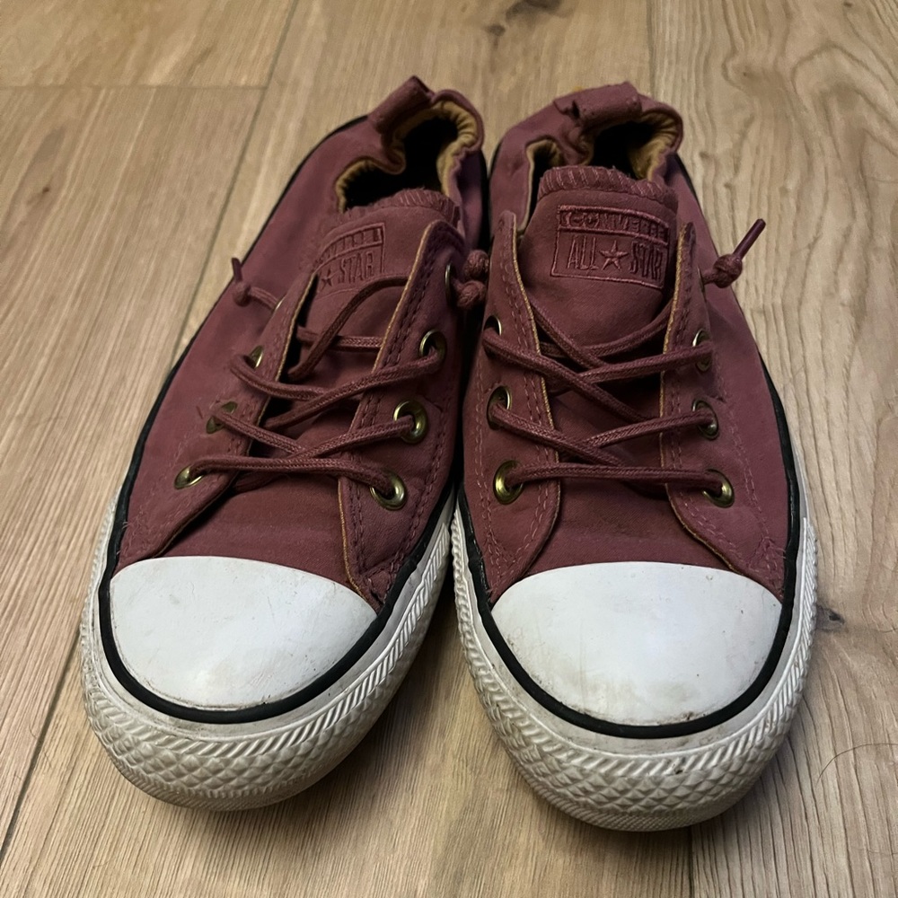 Women’s Burgandy Converse Size 9